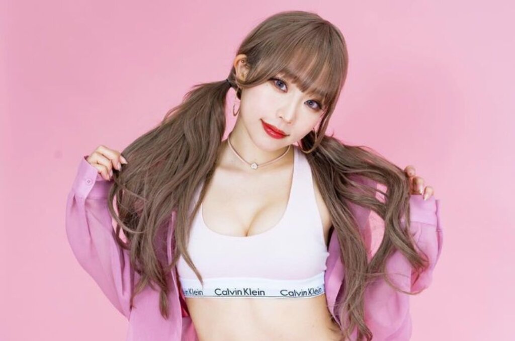 Sexy Asian girl